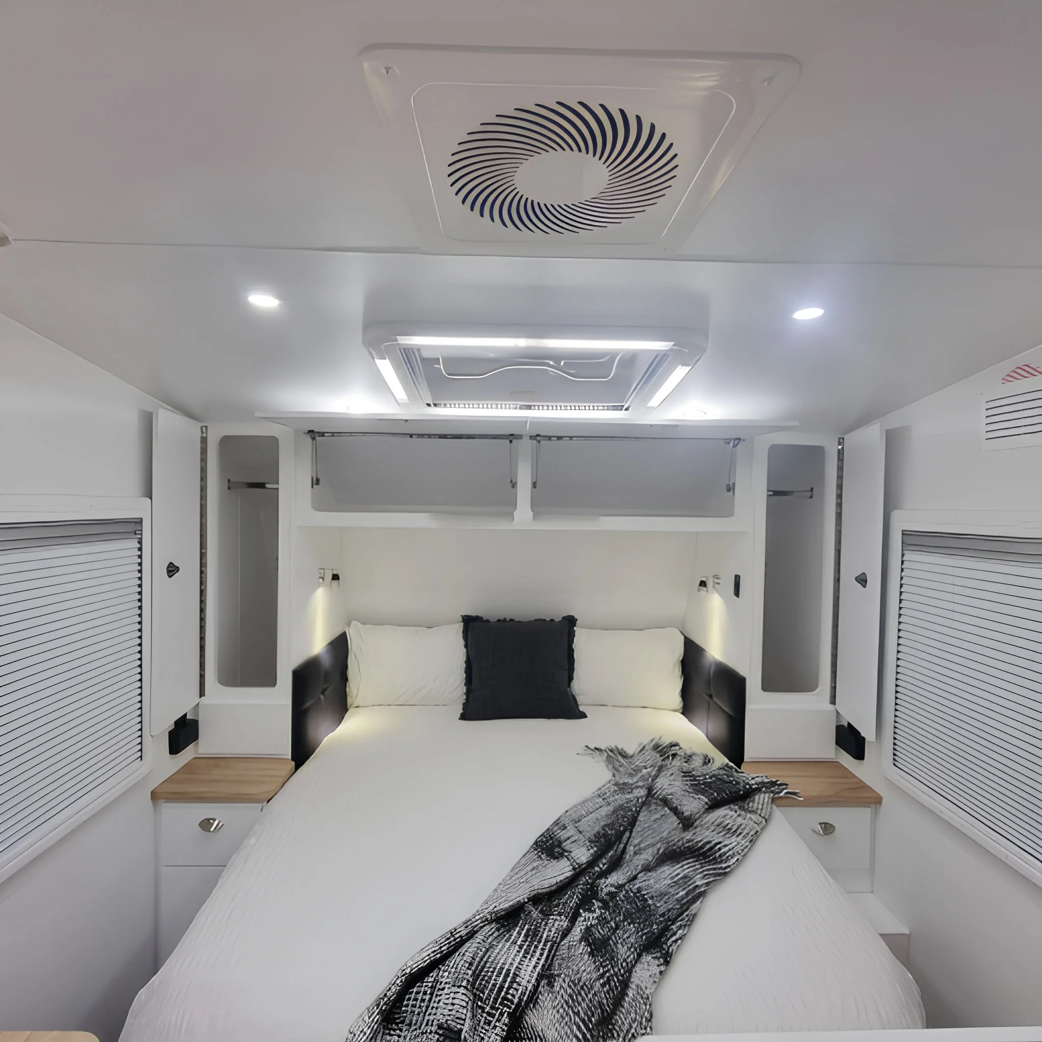 12V 房车内饰LED吸顶灯，76mm圆形车顶灯，IP67级防水，SMD2835，支持自定义颜色及OEM标志